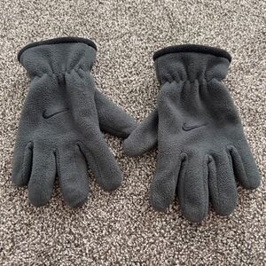 Youth Nike gray fleece gloves